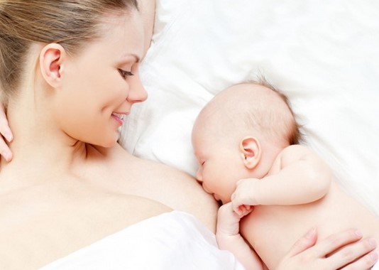 Как кормить младенца